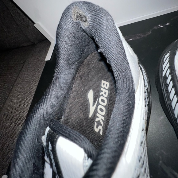 Brooks Adrenaline GTS Black White Women’s Running Shoes Size 7.5 - Picture 13 of 17